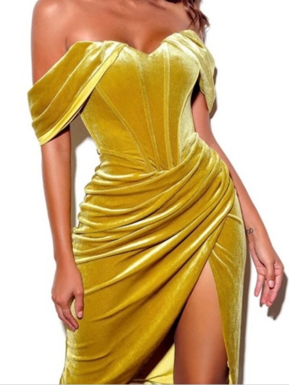 Miss Circle Off-Shoulder Velvet Draped Evening Dress in Chartreuse Green💚